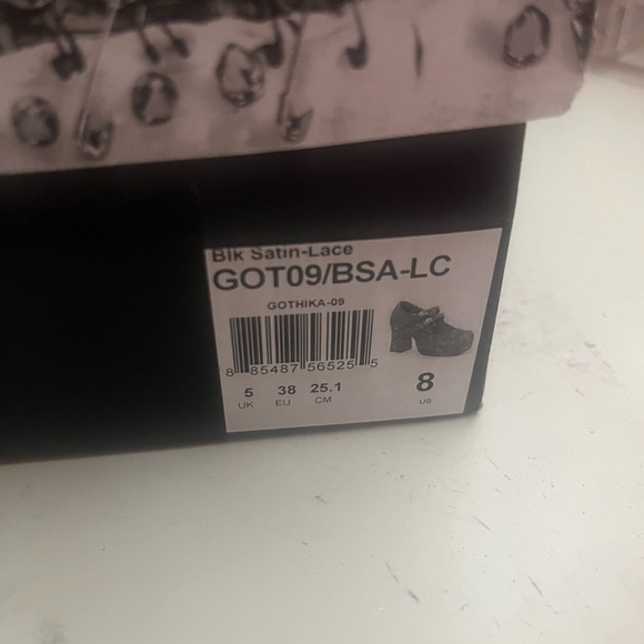 COPY - Cute gothika- 09 demonias, Mary janes, only worn once. Comes with box - Picture 2 of 3